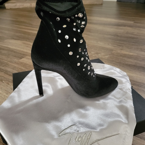 Giuseppe Zanotti Bottie